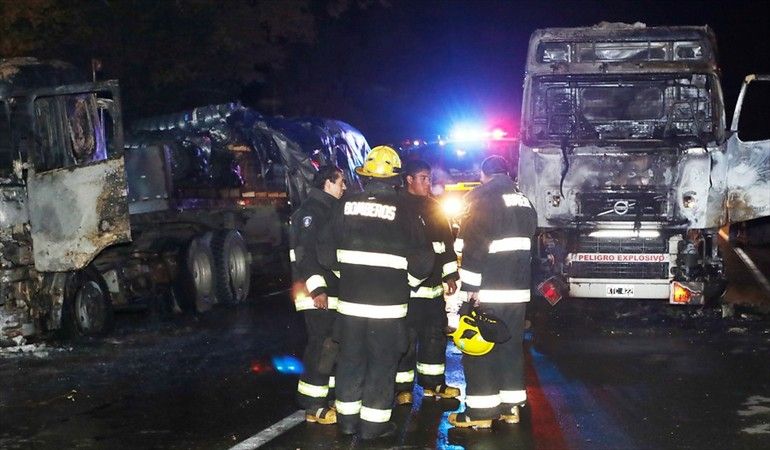 Incendian camiones y maquinaria en Chile