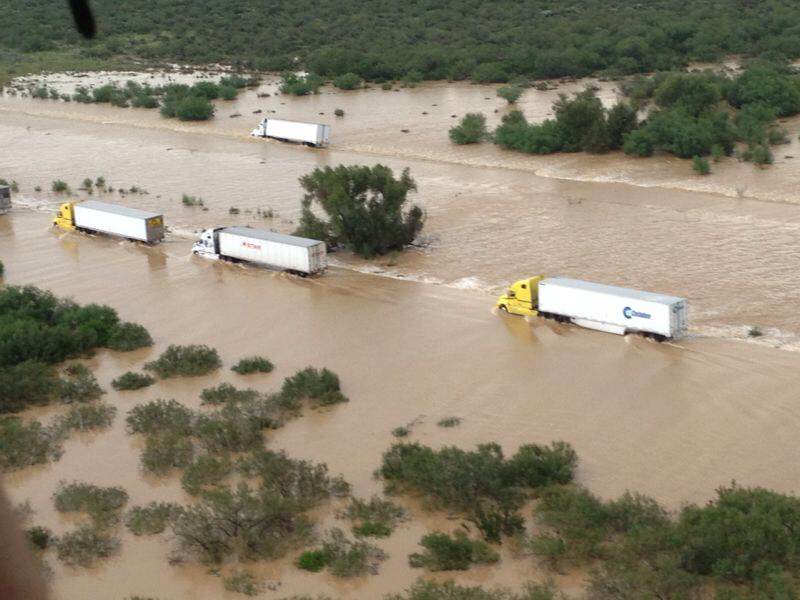 Cierran parcialmente la Monterrey-Nuevo Laredo por inundación - carretera