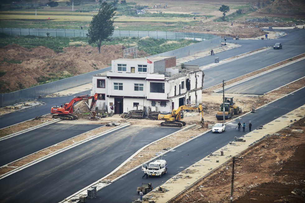 China derrumba casa tras 14 años obstruyendo una carretera