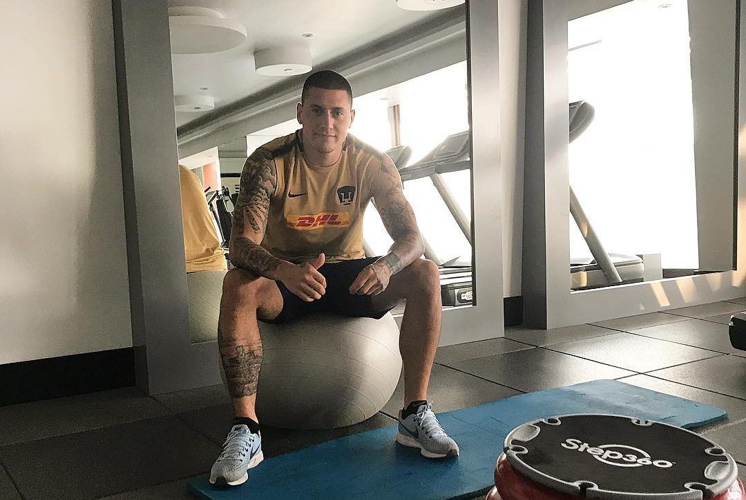 Nicolás Castillo responde a aficionado que lo acusó de fingir lesión