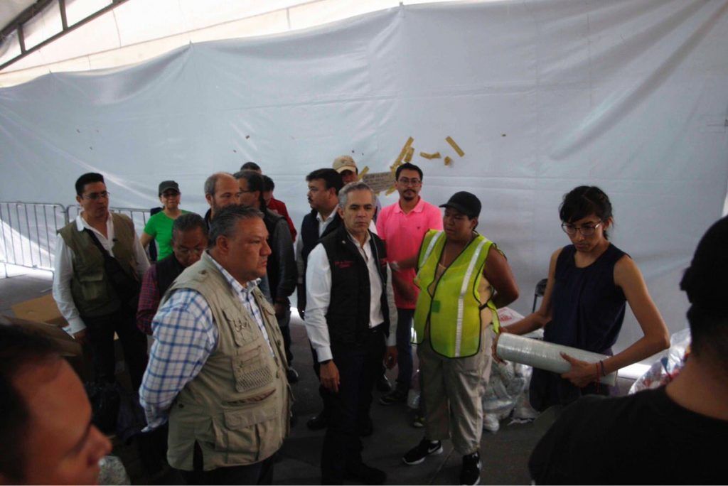 Centro de acopio en el Zócalo recibe 215 toneladas de víveres - centro-de-acopio-zocalo-mancera-1024x684