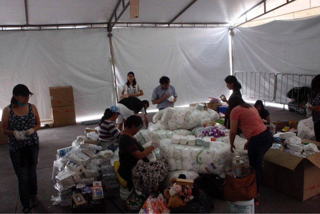 Centro de acopio en el Zócalo recibe 215 toneladas de víveres - centro-de-acopio-zocalo1-1024x684