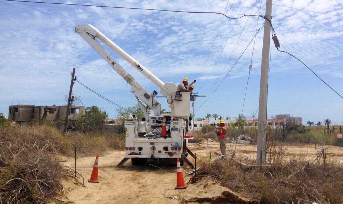 CFE restablece 99 por ciento del servicio en BCS tras Lidia