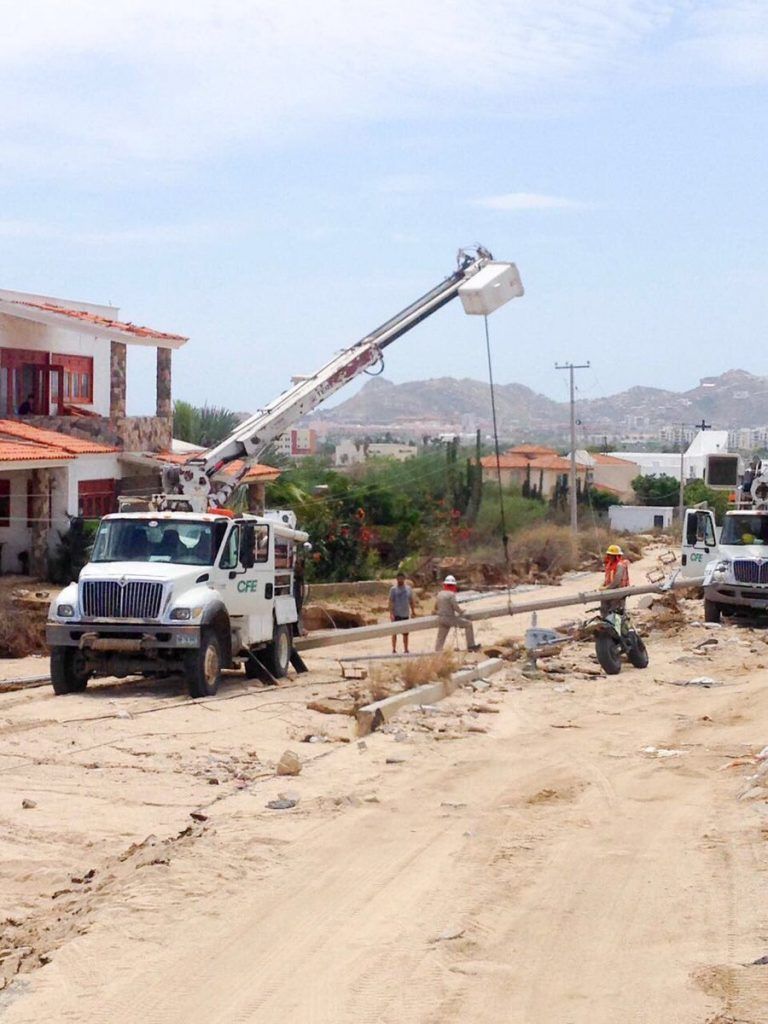 CFE restablece 99 por ciento del servicio en BCS tras Lidia - cfe-bcs1-768x1024