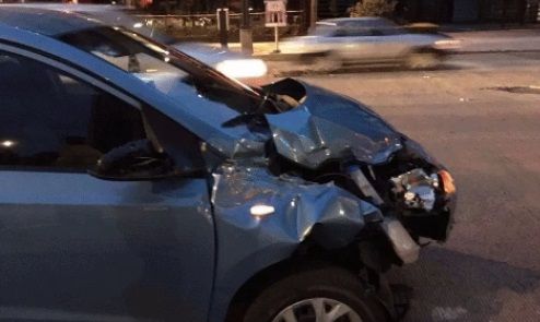 Volcadura deja dos lesionados en Paseo de la Reforma y Bucareli