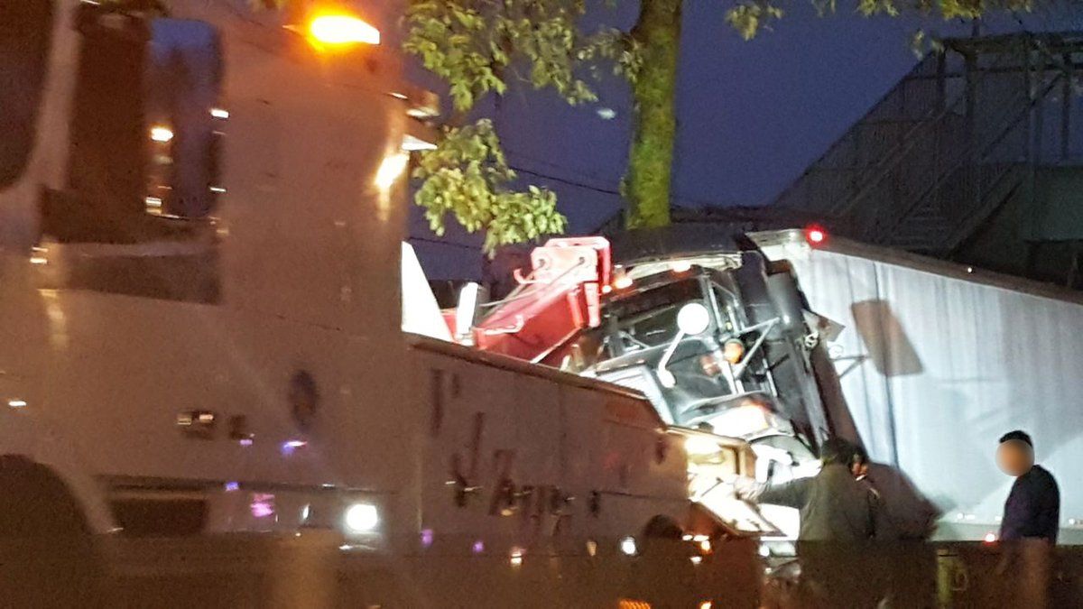 Cierran carretera México-Toluca tras choque