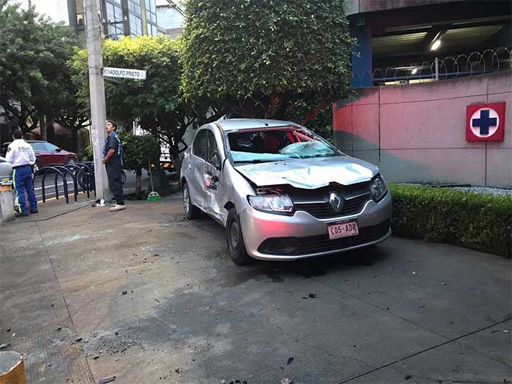 Choque provoca volcadura en Torres Adalid y Adolfo Prieto