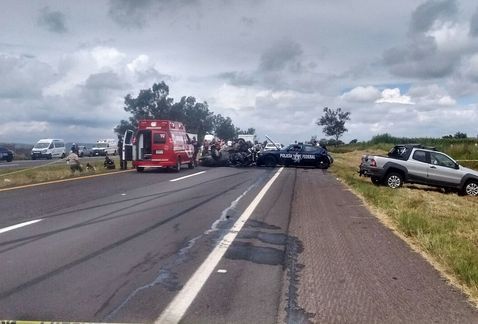 Dos muertos y cinco heridos por choque de auto con patrulla en Jalisco - choque-patrulla-2