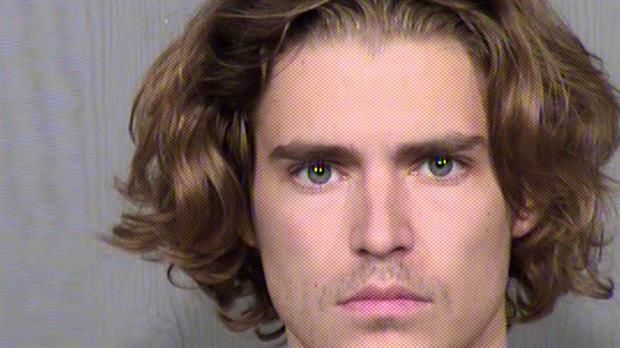 Detienen a hijo de Van Damme por amenazar a compañero - damme