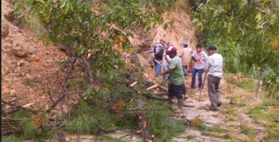 Comunidades incomunicadas por derrumbes en Oaxaca