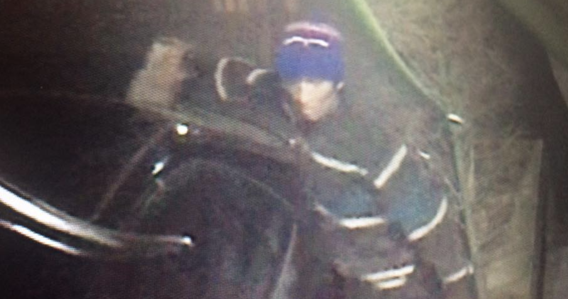 #Video Hombre prende fuego a auto y huye