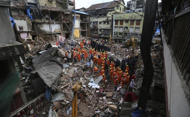 Aumenta a 33 la cifra de muertos por derrumbe de edificio en Bombay