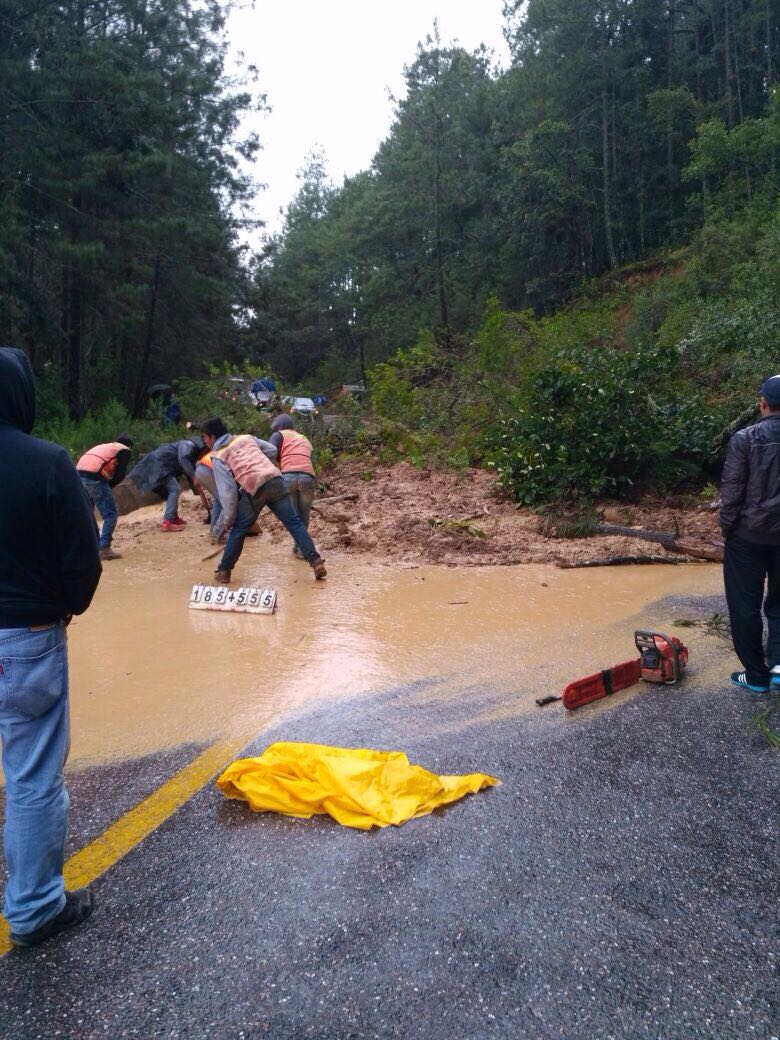 Cierran la Tuxtepec-Oaxaca por deslave - deslave-oaxaca