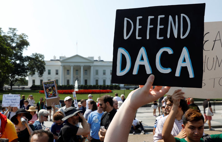 ‘Dreamers’ demandan a Trump por anular DACA