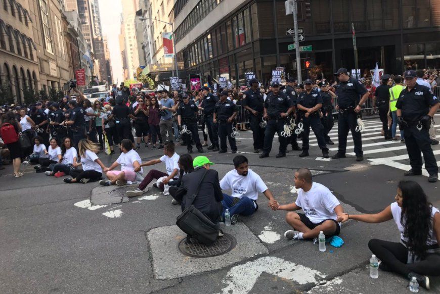Dreamers se manifiestan frente a la Casa Blanca - dreamers-ny