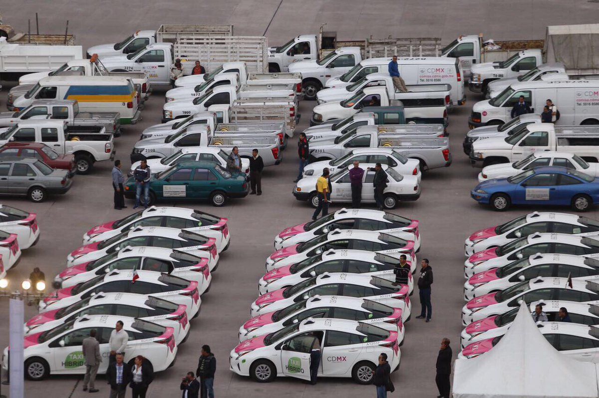 Presentan cien taxis híbridos para la Ciudad de México