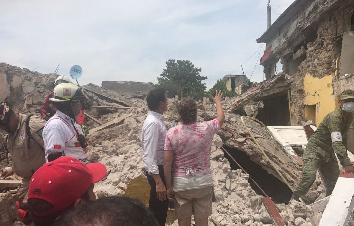 EPN recorre calles de Jojutla tras sismo