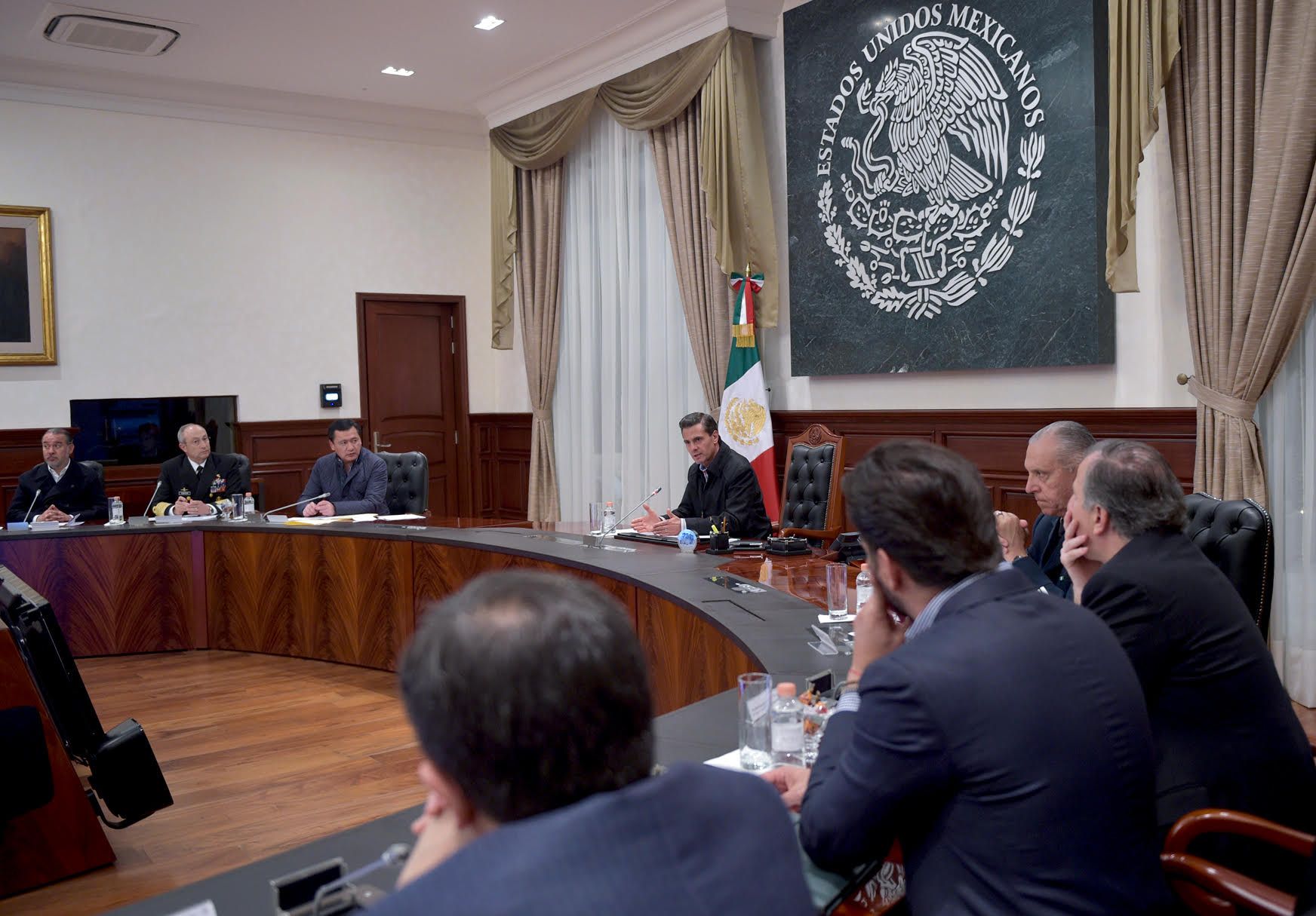 EPN se reúne con gabinete para reforzar apoyo por sismo y Katia - epn-sismo