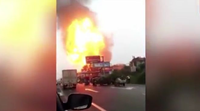 #Video Explosión en gasolinera de China