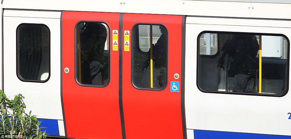 Detienen a nuevo sospechoso de ataque terrorista en Londres - explosivo-metro-londres-reuters2