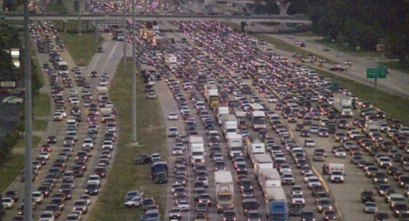 Tráfico intenso en Florida por llegada de huracán Irma