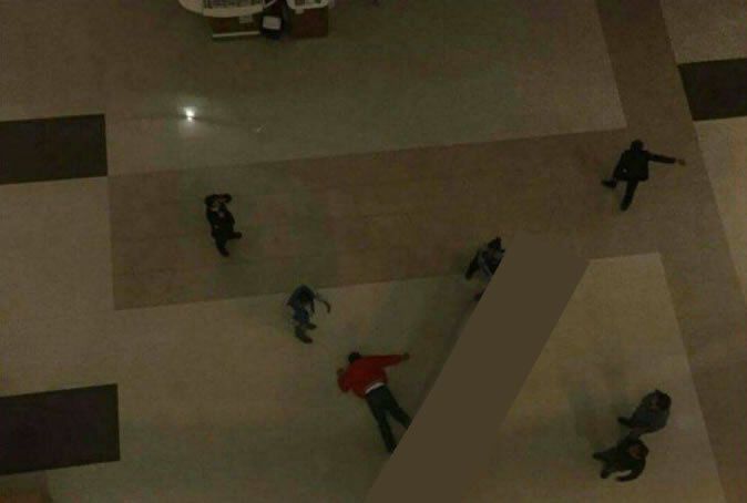 Muere hombre tras caer de tercer piso en Forum Buenavista