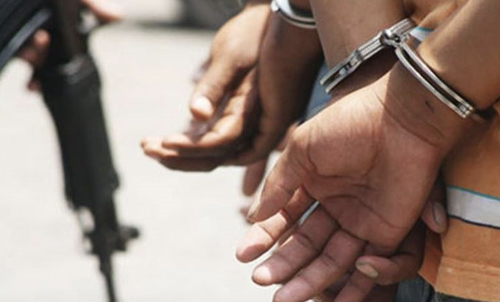 Detienen a tres presuntos asaltantes en Plaza Aragón, hay un muerto