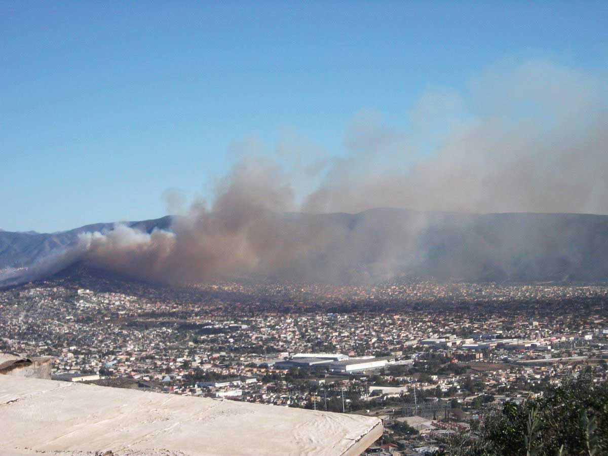 Incendio en Ensenada deja tres lesionados