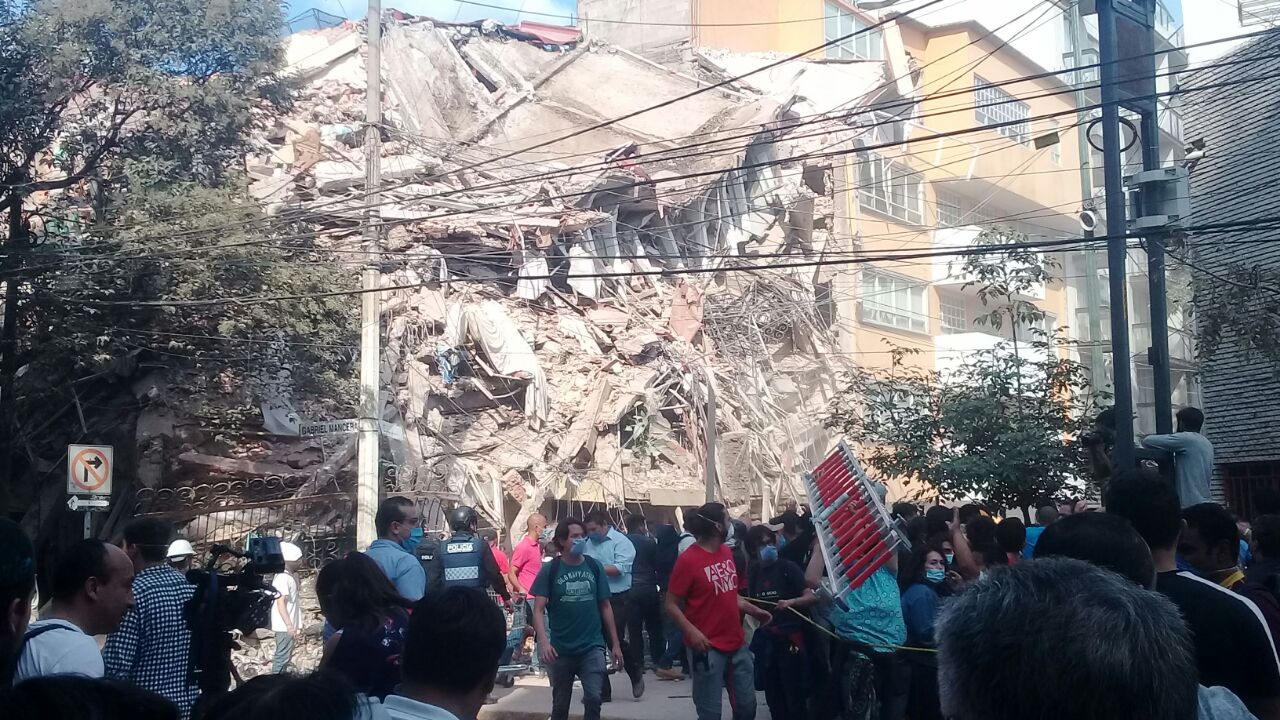 Celebridades se solidarizan con México por sismo