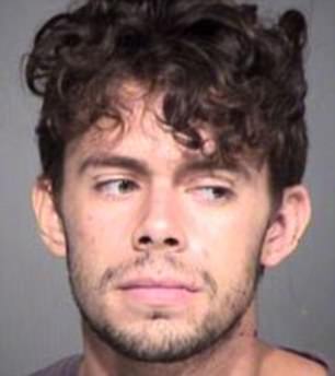 #Video Policía dispara a sospechoso que casi lo atropella - goff