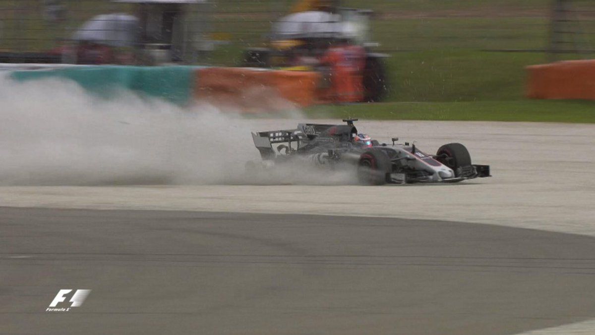 #Video Grosjean sufre accidente por tapa suelta en la pista - grosjean