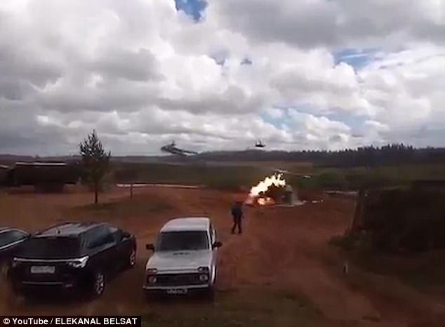 #Video Helicóptero ruso ataca a civiles por error