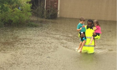 Sugieren estatuas de rescatistas tras paso de Harvey