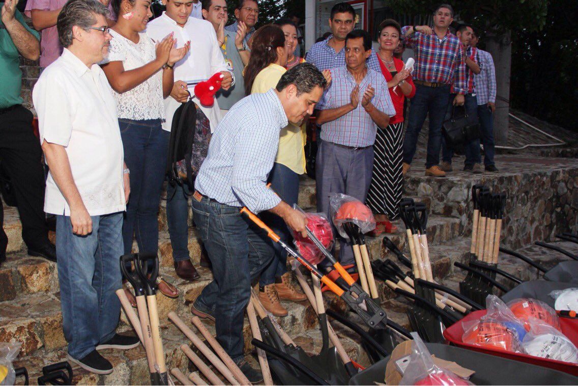 Acapulco envía camiones con herramientas a Ciudad de México - herramientas-acapulco