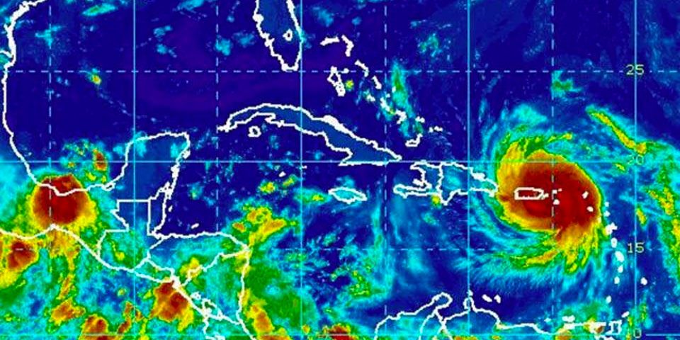 Huracán María toca tierra en Puerto Rico