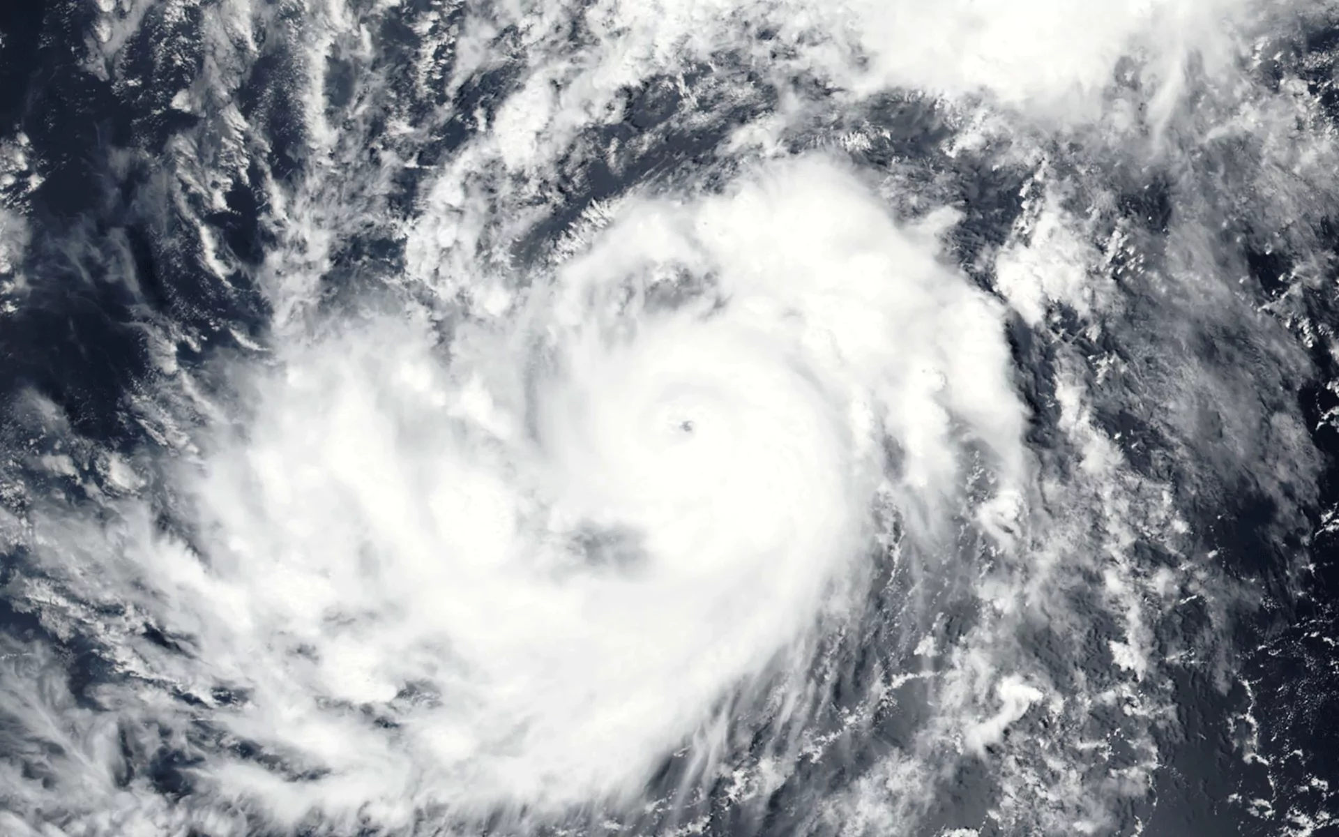 Irma se mantiene como categoría 3 mientras se acerca al Caribe