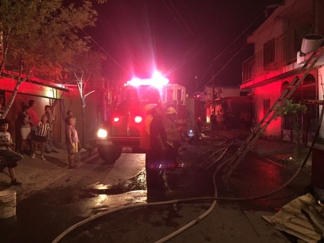 Corto circuito provoca incendio en Monterrey