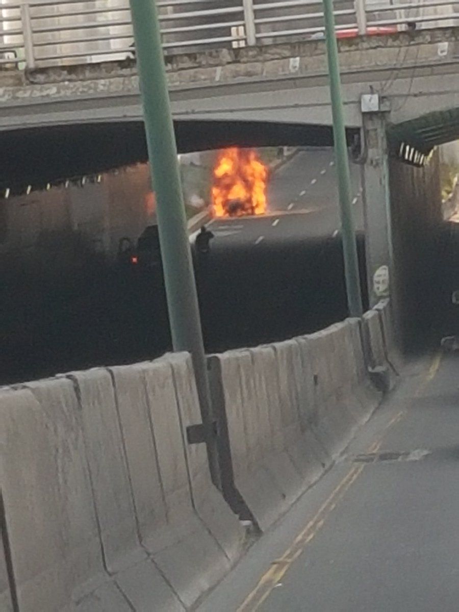 Se incendia vehículo en Periférico Sur - incendio-periferico