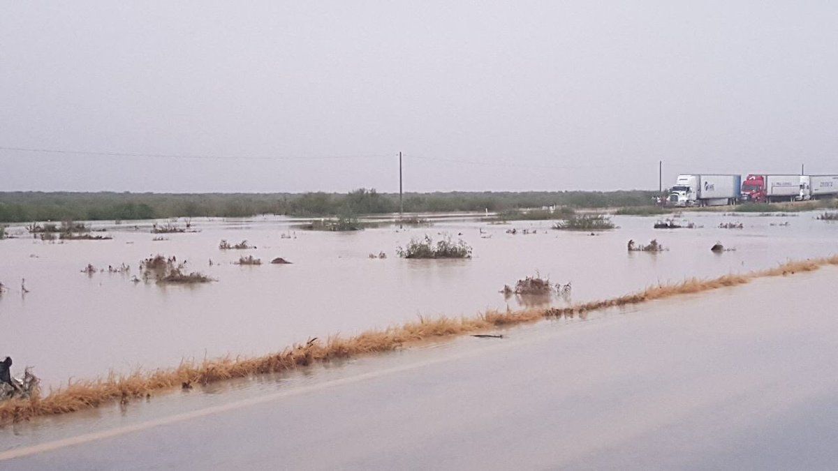 Cierran parcialmente la Monterrey-Nuevo Laredo por inundación