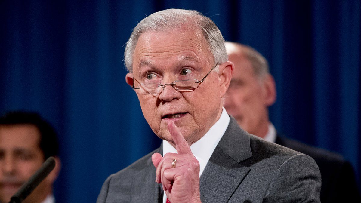 Interponen demanda Washington y 15 estados para salvar a DACA - jeff-sessions
