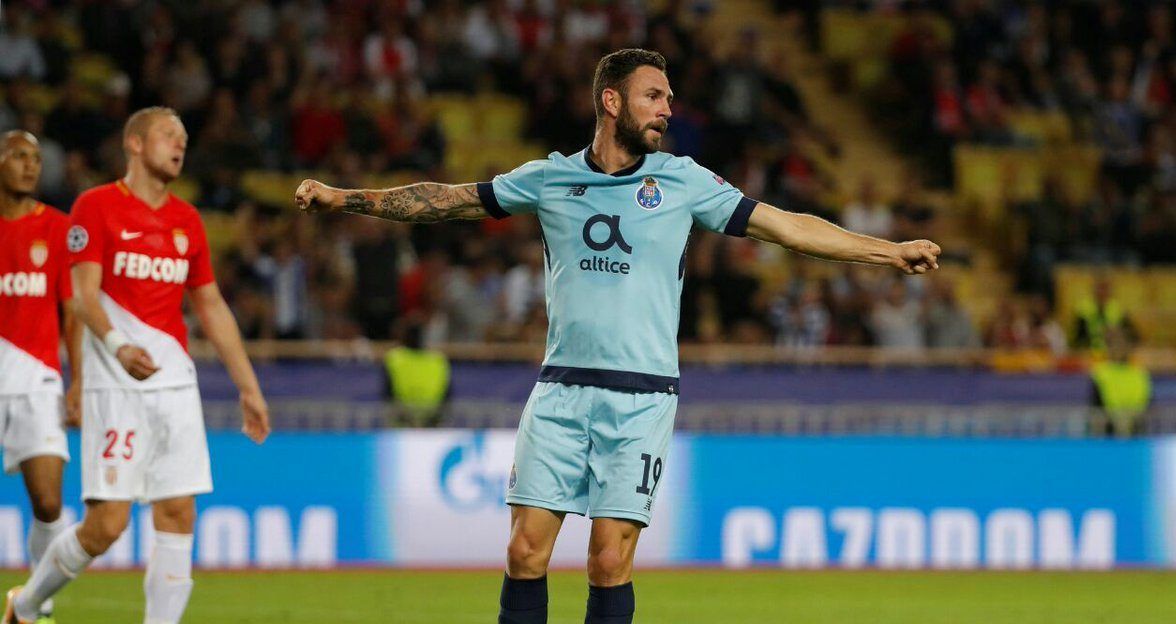 #Video Layún anota en victoria del Porto sobre el Mónaco