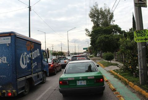 Explosión de toma clandestina genera caos vial en León - león
