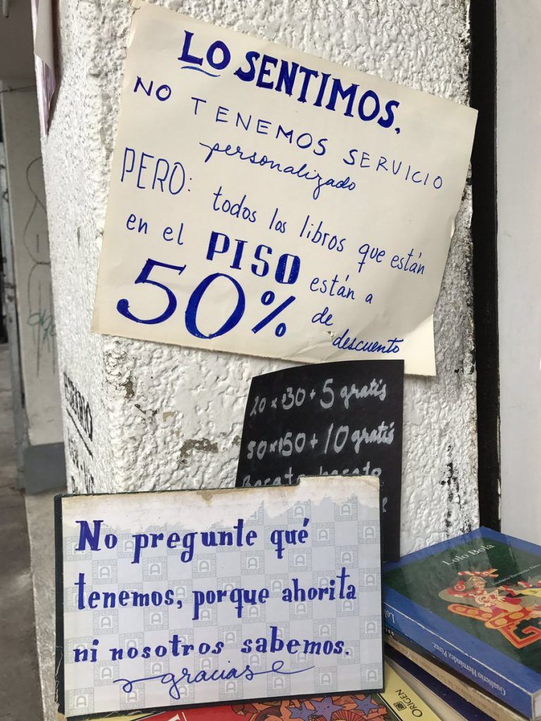 Rematan libros tras daños por sismo - libros-768x1024