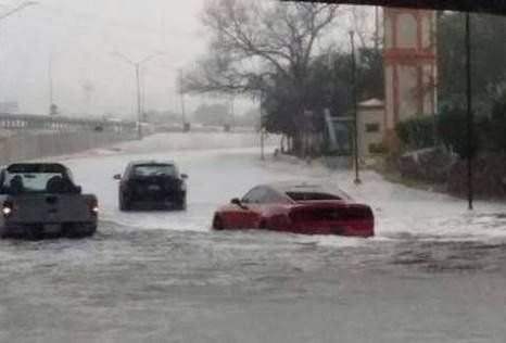 Lluvias provocan inundaciones en Monterrey