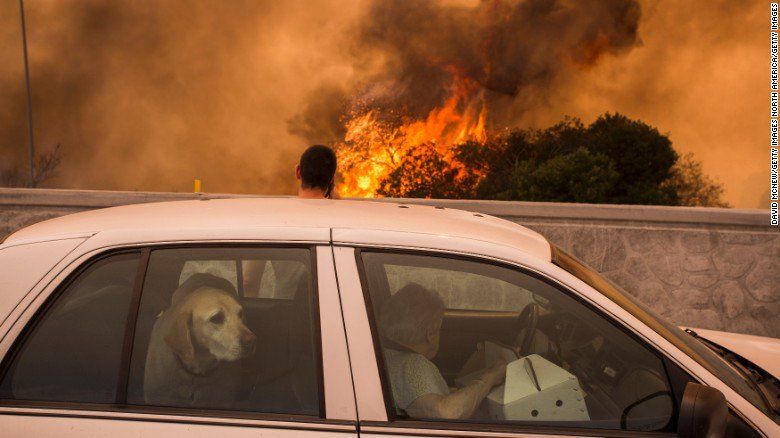 Los Ángeles enfrenta el incendio más grande de su historia