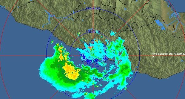 Remanentes de Max provocan fuertes lluvias y oleaje
