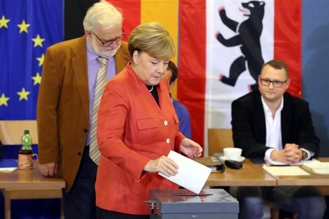 Merkel gana elecciones en Alemania - merkel-e