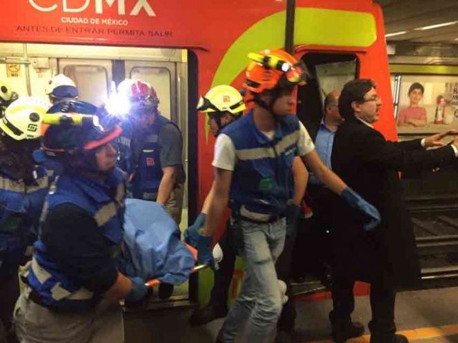 Dos personas caen a vías del Metro de la Ciudad de México