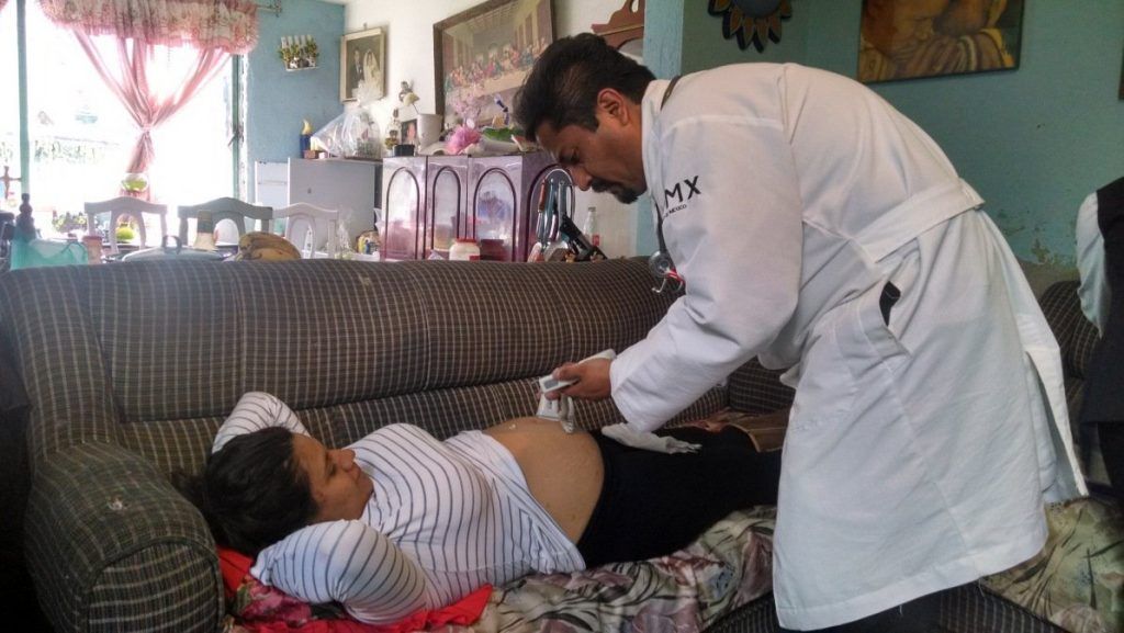 Tres estrategias sociales del gobierno de la Ciudad de México - médico-en-tu-casa-1024x577