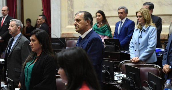 Senado honra a mexicanos que murieron en labores de rescate por Harvey